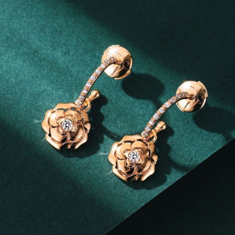 PIAGET Camellia Flower Earrings – Rose Gold